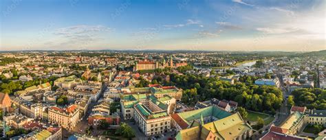 Kraków panorama starego miasta z lotu ptaka Krajobraz miasta z ulicą