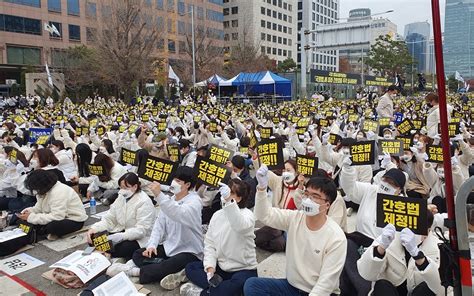 Medigate News 간호법 제정 위해 집결한 5만 간호사들신경림 회장 삭발 끝장 투혼까지