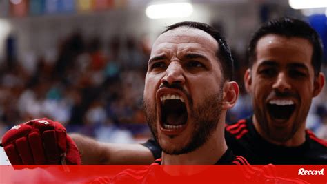 Benfica bate Oliveirense na 5 ª jornada do campeonato nacional de