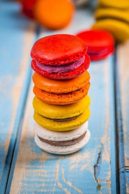 Torre De Macarons De Colores Foto Premium