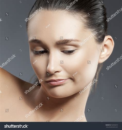 Girl Face Shy Emotion Nude Makeup库存照片762952672 Shutterstock