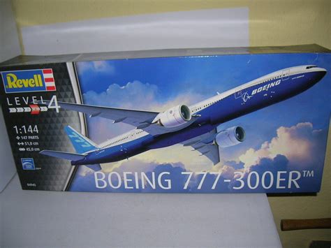 Revell Boeing Er Passenger Plane Kit Art Aircraft