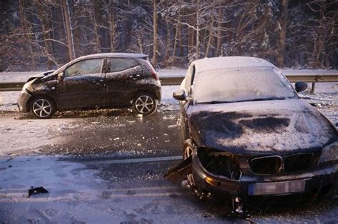 Unfall Auf Schneeglatter Stra E Zwischen Ampfing Und Waldkraiburg