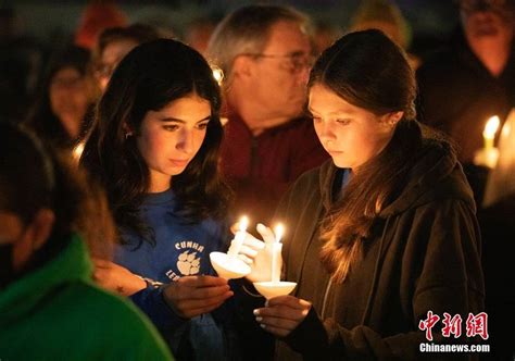 美国加州半月湾举办守夜活动 悼念枪击事件遇难者 搜狐大视野 搜狐新闻