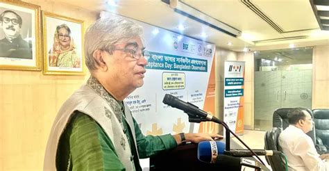 বাংলার সর্বজনীন গ্রহণযোগ্যতা নিশ্চিত করতে হবে: মোস্তাফা জব্বার