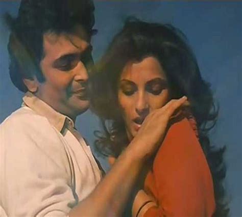 Dimple Kapadia Wardrobe Malfunction During Sagar Movie Starring Rishi