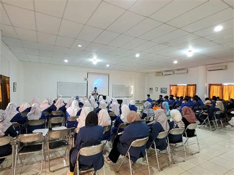 Fst Unair Receives Study Visit To Sma Muhammadiyah Gresik Sains Dan