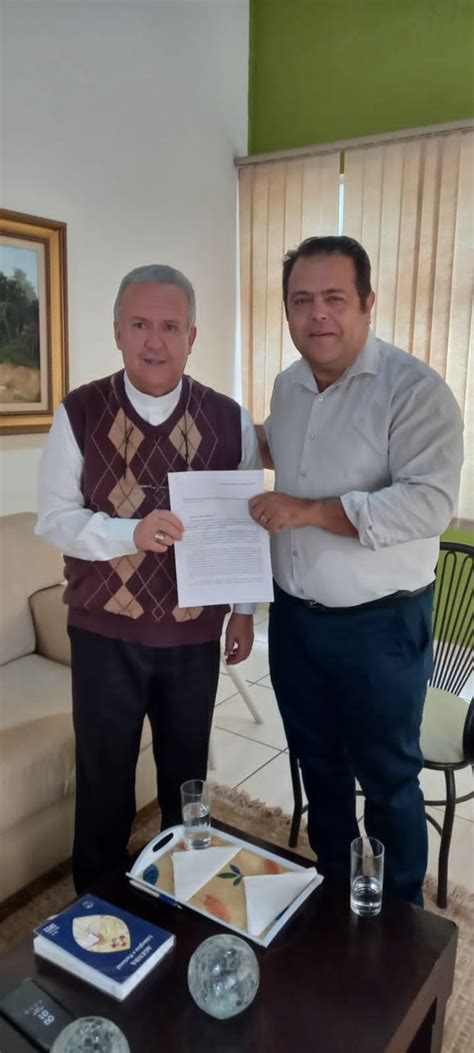 Ivandro Fonseca Esteve Reunido O Arcebispo Metropolitano De Campo