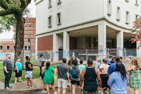 New Orleans Dead Of Night Ghosts And Cemetery Bus Tour Getyourguide