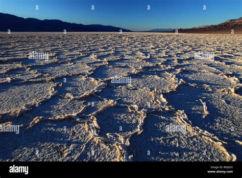 La Cuenca Badwater El Parque Nacional Valle De La Muerte California