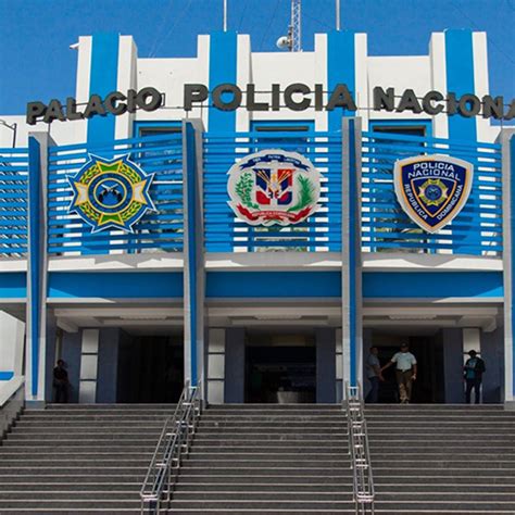 Polic A Nacional Arresta Hombre Captado En Video Sacando Violentamente