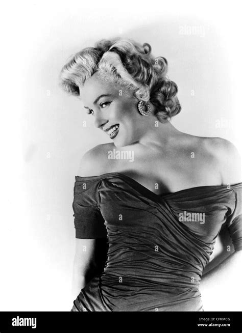 Marilyn Monroe Full Body Shot