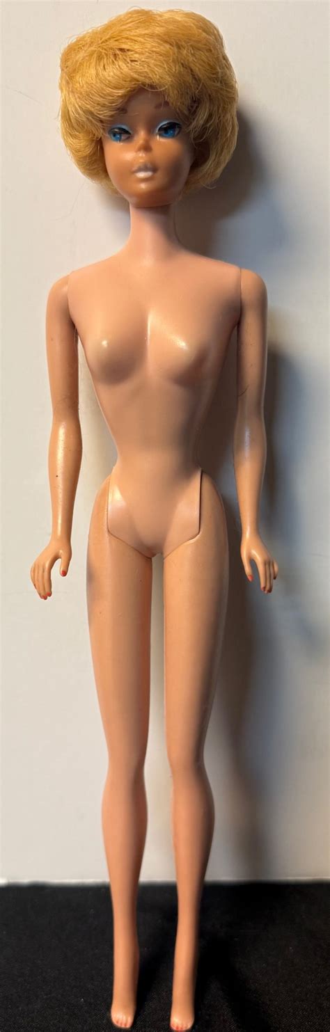 Vintage 850 Bubble Cut Barbie Blonde NUDE Doll Peddlar