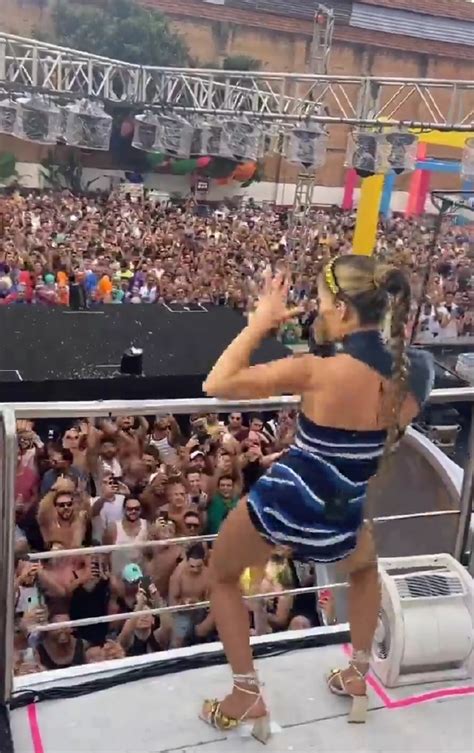 Fervecao Claudia Leitte Arrasta Multid O O Bloco Blow Out