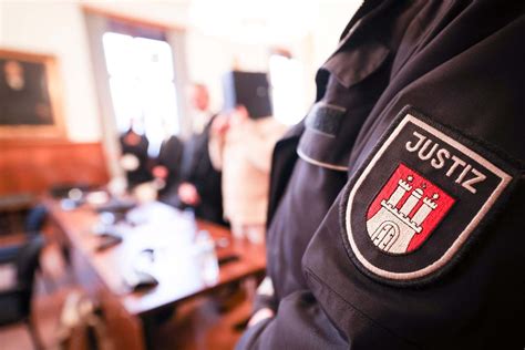 Hamburg Mann soll Sohn zu Sex mit Pastor und anderen Männern gezwungen haben