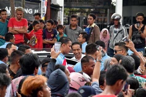 Presiden Serahkan Sertifikat Hak Atas Tanah Di Samarinda