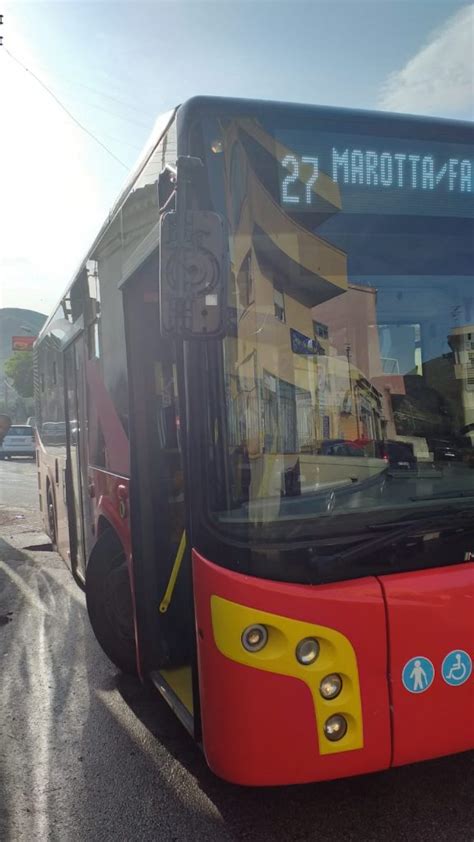 Messina Si Apre Una Voragine In Strada Bus Sprofonda Nell Asfalto FOTO