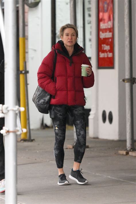 AMY ROBACH Out for Coffee After Workout in New York 12/15/2022 – HawtCelebs