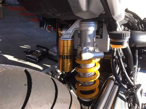 Giảm xóc phuộc sau Öhlins STX 46 STREET cho R NINE T Sagobi