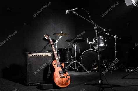 Set of musical instruments during concert Stock Photo by ©Elnur_ 52531435