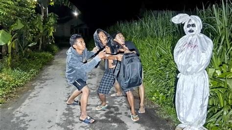 Pocong Di Balik Rumput Bergoyang Auto Di Jamin Ngakak Super Lucu