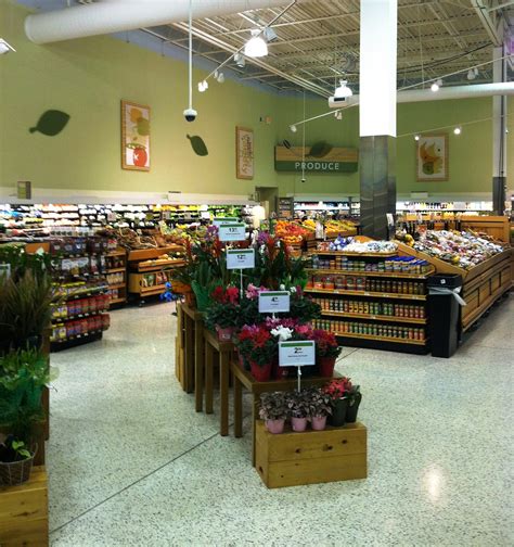 Manager teams explain how lake forest publix sources local produce 13