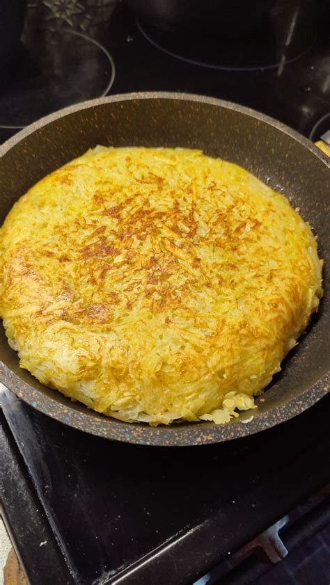 Большой драник с начинкой из плавленого сыра и зелени рецепт с фото ...