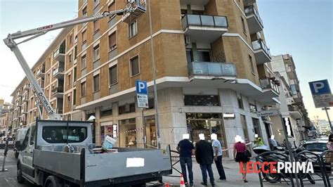 Piovono Calcinacci Palazzo Strada Chiusa Intervento Messa Sicurezza