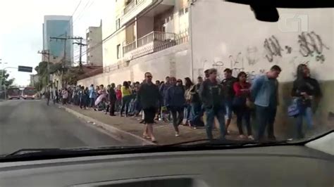 Eleitores Enfrentam Longa Fila Para Regularizar T Tulo De Eleitor Em