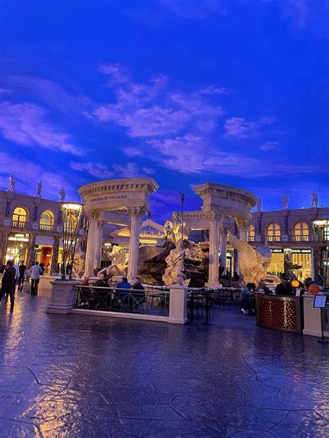 Customer Service at its Finest - Lessons from Las Vegas - ⋮IWConnect