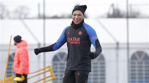 Kylian Mbapp Se Luce Con Golazo En Entrenamiento Con El Psg