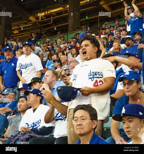 October 26 2018 Los Angeles California Usa Dodger Stadium Fans Celebrate As La Dodgers