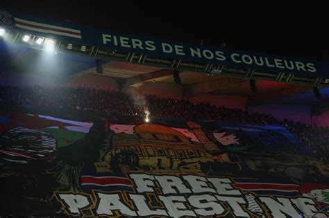 Ligue des champions Un tifo déployé en tribune Auteuil en soutien à