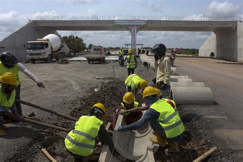 IDENTIFIKASI RISIKO RISIKO YANG TERJADI DALAM PROYEK JALAN TOL