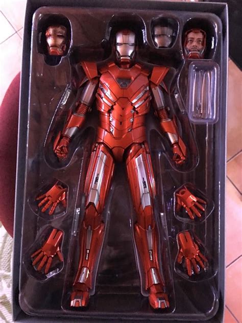 Hot Toys Iron Man Silver Centurion Exclusive Version