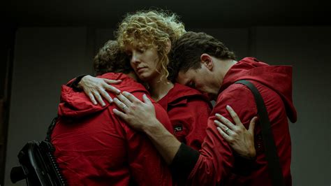 Money Heist Cast Embrace Hd Wallpaper Featuring Stockholm And Rio