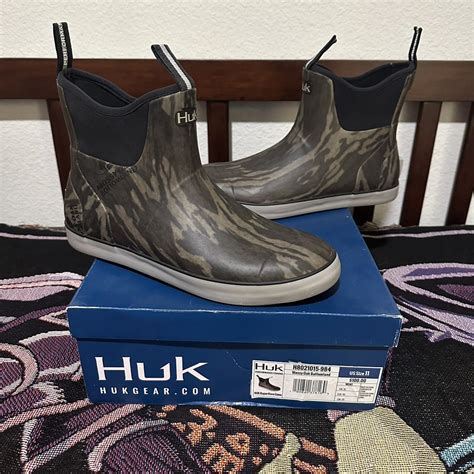 Huk Mossy Oak Bottomland Waterproof Neoprene... - Depop