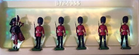 Britains 7238 6 Scots Guards Hand Painted Metal Soldier Figure Set Boxed Ebay