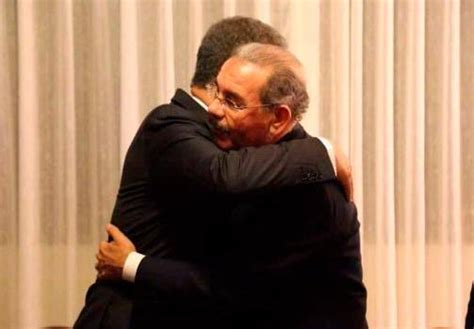 Efusivo Abrazo Entre Danilo Y Leonel En La Blandino El Portal