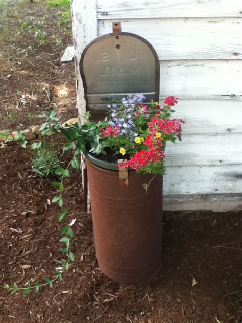 Mailbox-planter - Gardening Soul