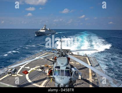 La Marina Indonesia Sigma Clase Corbeta Kri Diponegoro Vaporiza En