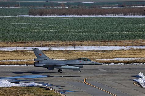 Au Sosit Primele Avioane F16 Cumparate De Romania Din Norvegia