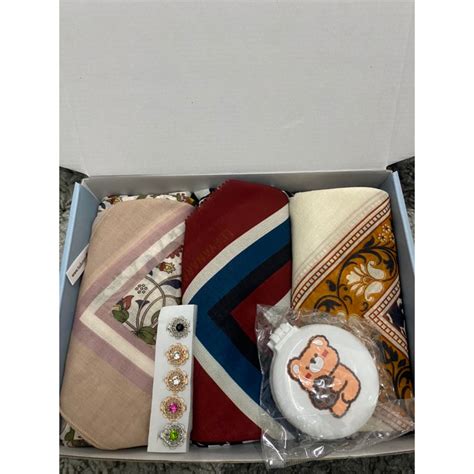 Hot Gift Box Badget Tudung Minaz Fazura Sarah Qaireena