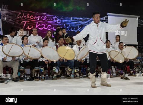 Inuit People Traditional Costume Canada Banque De Photographies Et D