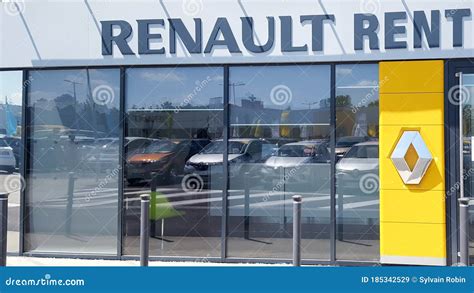 Bordeaux Aquitaine France 06 01 2020 Renault Rent Sign Logo On