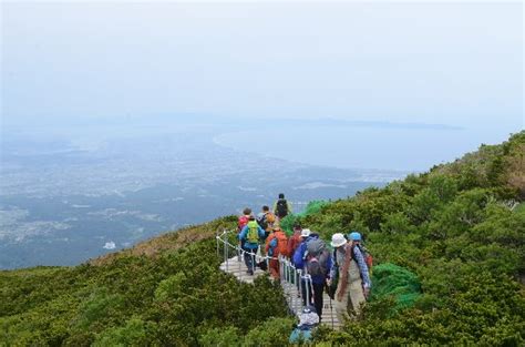 【写真特集】大山で山開き 山頂からの絶景眺め「空中散歩」（sデジオリジナル記事） 山陰中央新報デジタル