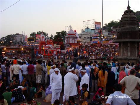 Crowd for Ganga Aarti at Har ki Pauri | 40kmph.com