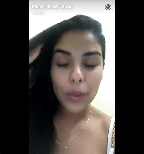 Vídeo Ex BBB Munik organizou um bazar roupas usadas no BBB16