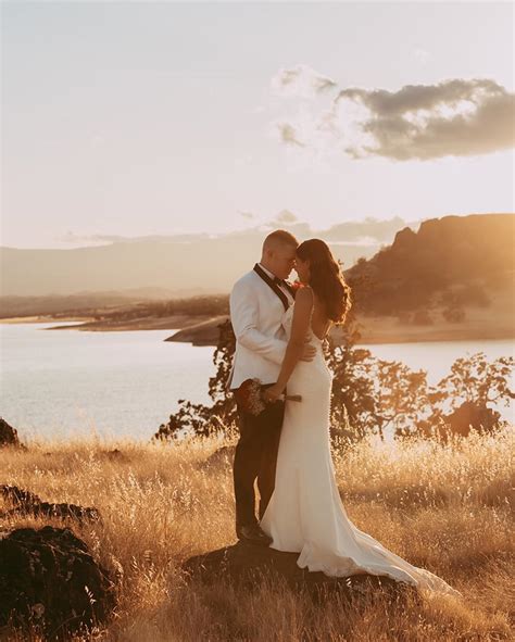 Golden Hour Wedding Photos Inspiration And Tips Shootdotedit