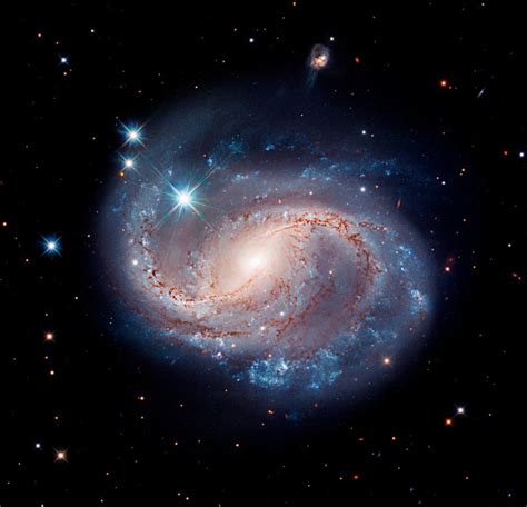 ハッブル望遠鏡がとらえた棒渦巻銀河ngc 6956 アストロピクス